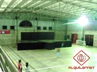 Escenario de 5,4 x 11 x 1,5m de altura Alquiler de escenarios